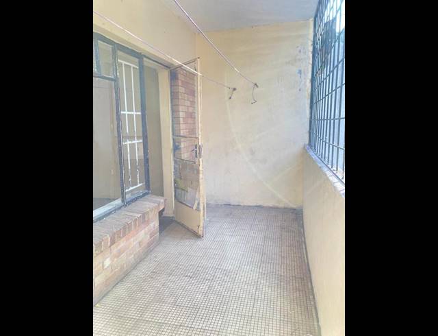 8 BEDROOM APARTMENT FOR SALE IN BERTRAMS